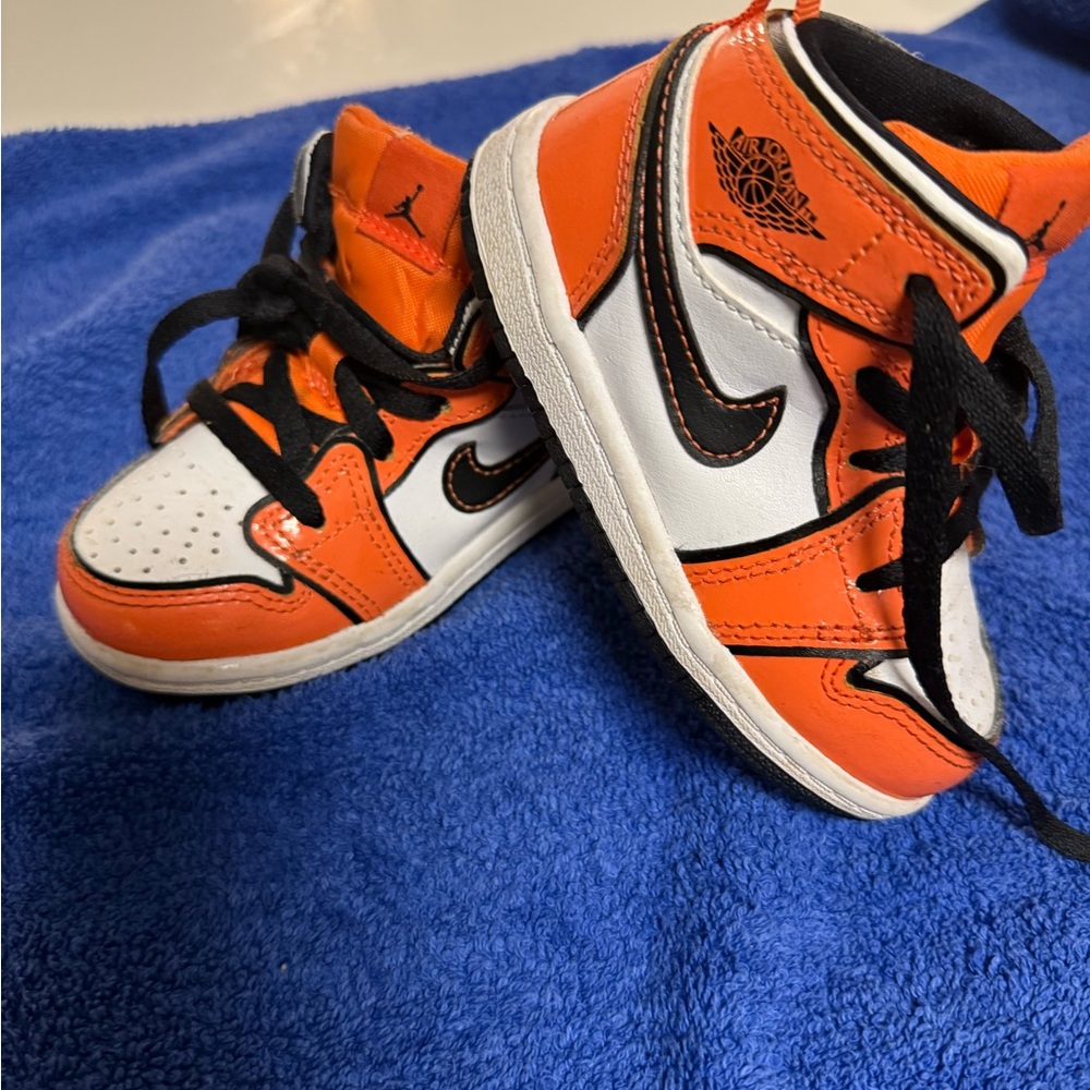 Jordan Kids Sneakers in Orange and White